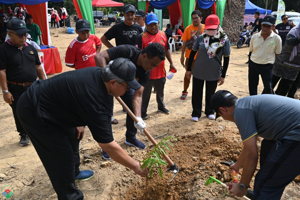 Aktiviti Tanam Pokok Sempena Sambutan Hari Alam Sekitar Sedunia